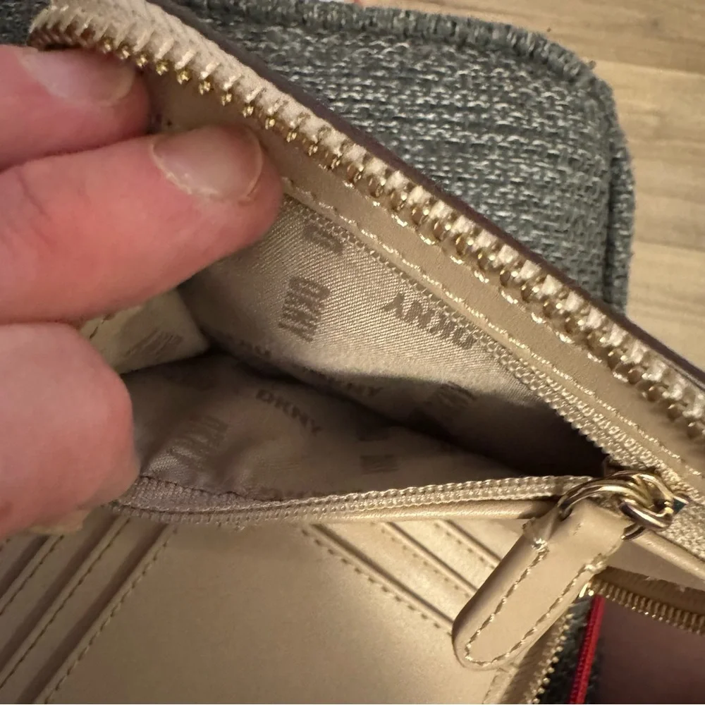 🤍 DKNY Monogram Zip-Around Wallet